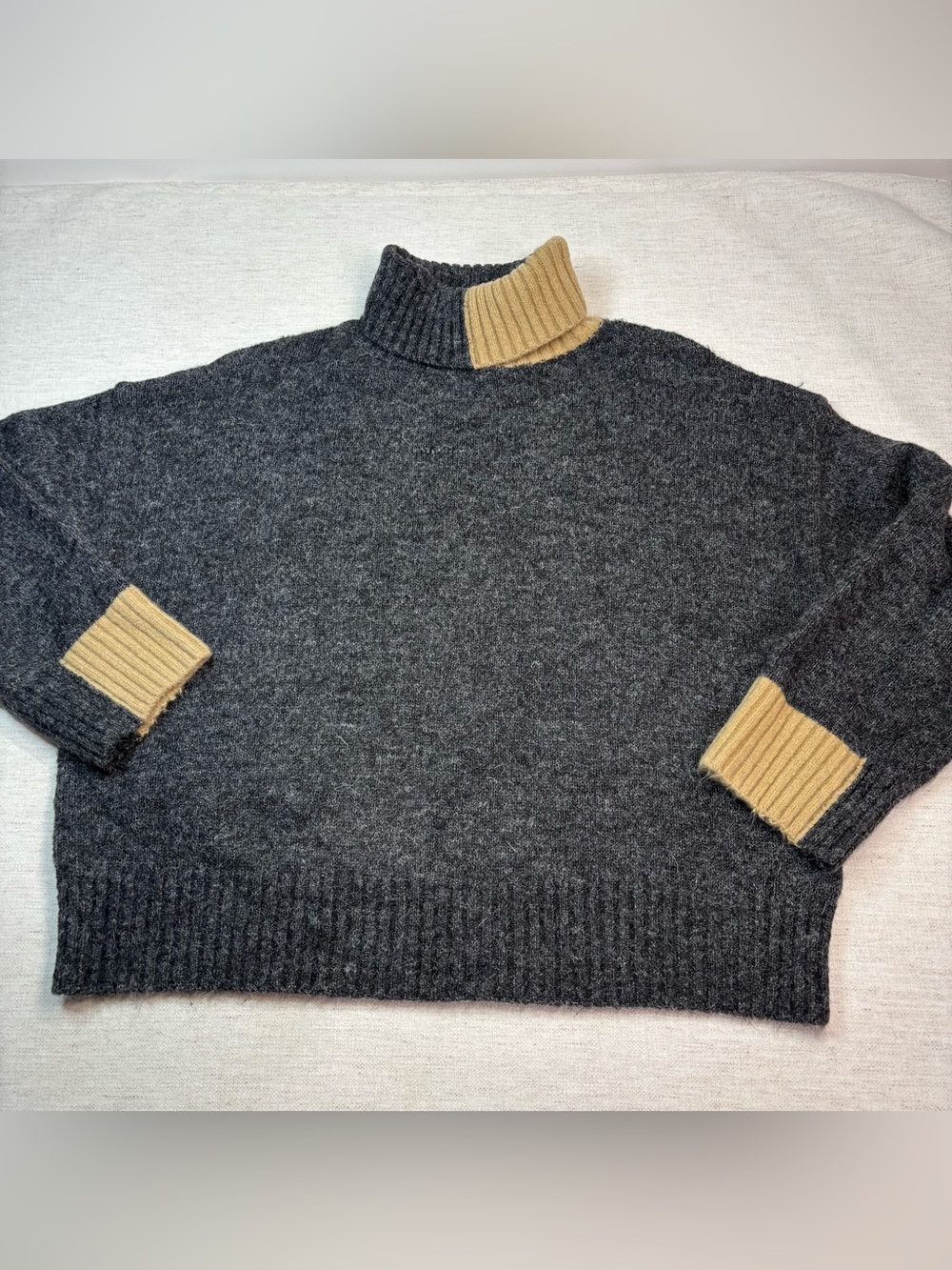 &merci women small oversized Turtleneck wool blend Sweater colorblock gray tan
